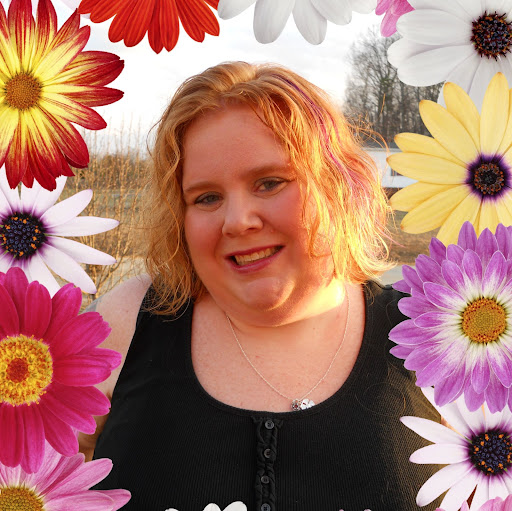 Elizabeth Padgett Photo 33