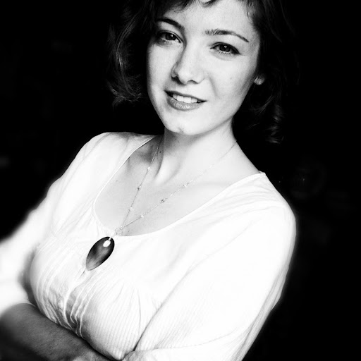 Julie May Photo 25
