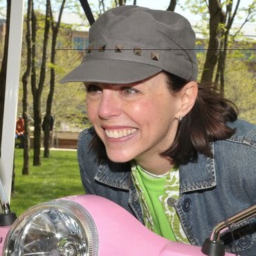 Amy Bond Photo 30