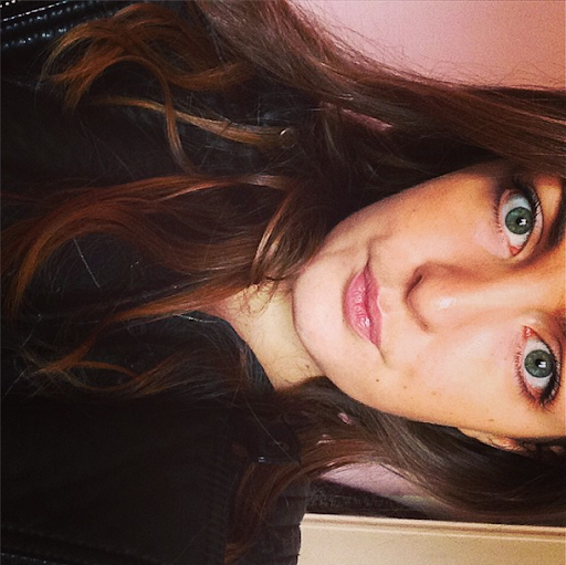 Julie Fernandez Photo 21