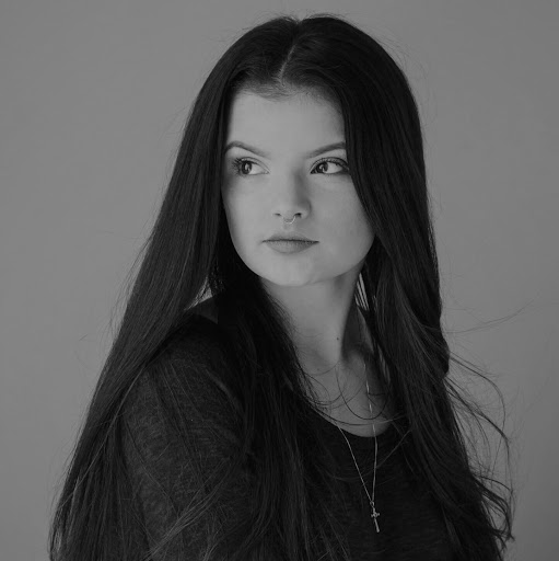 Renee Jordan Photo 8