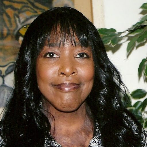 Regina Davis Photo 14