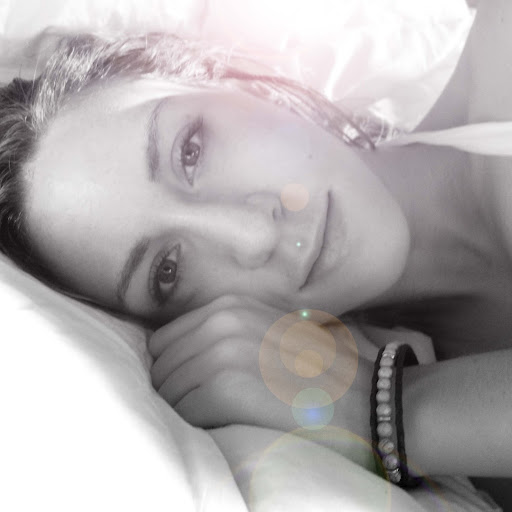 Julia Gates Photo 16