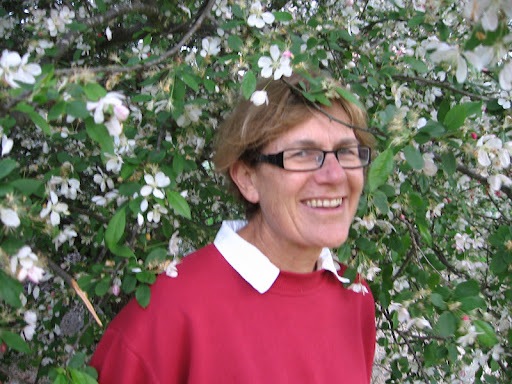 Isabel Davis Photo 37