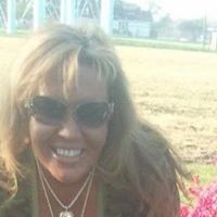 Laurie Ellis Photo 26