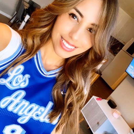 Cynthia Hernandez Photo 34