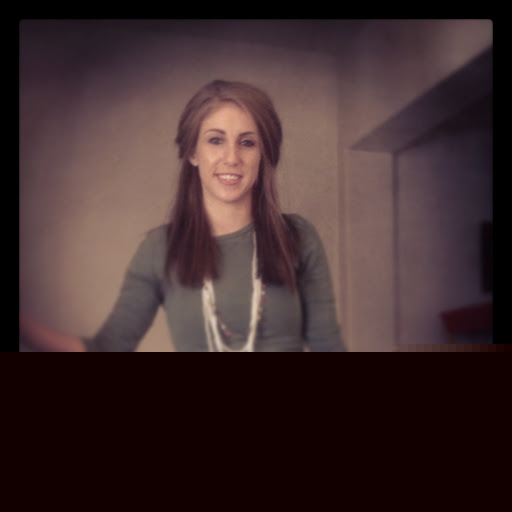 Julia Bradshaw Photo 13