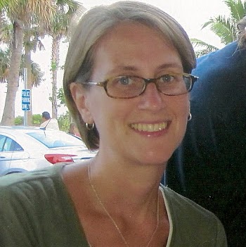 Elizabeth Ayres Photo 36