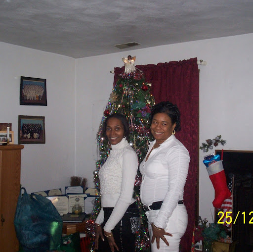Elizabeth Truesdale Photo 12