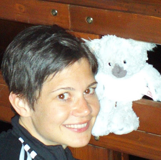 Julia Schneider Photo 15