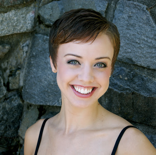 Stefanie Robbins Photo 19
