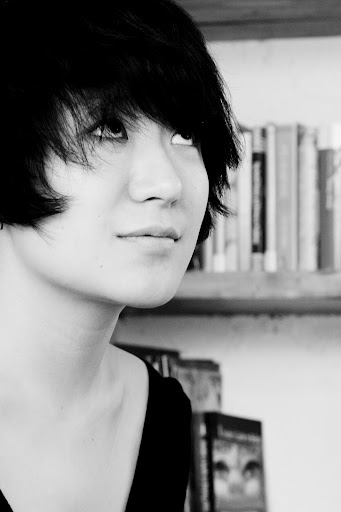 Ling Zhao Photo 25