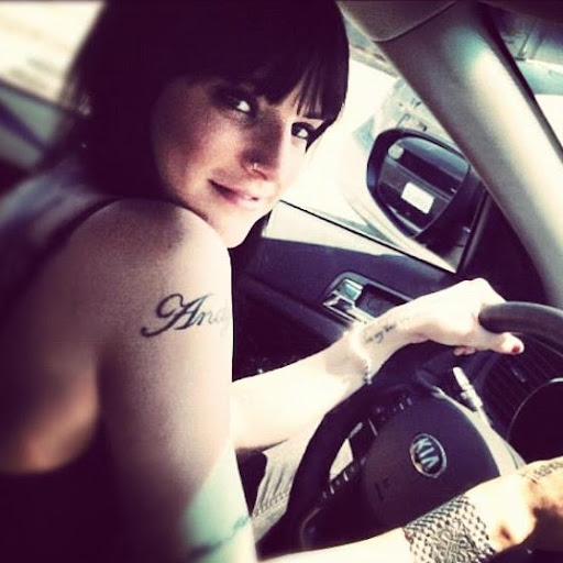Nicole Simms Photo 9