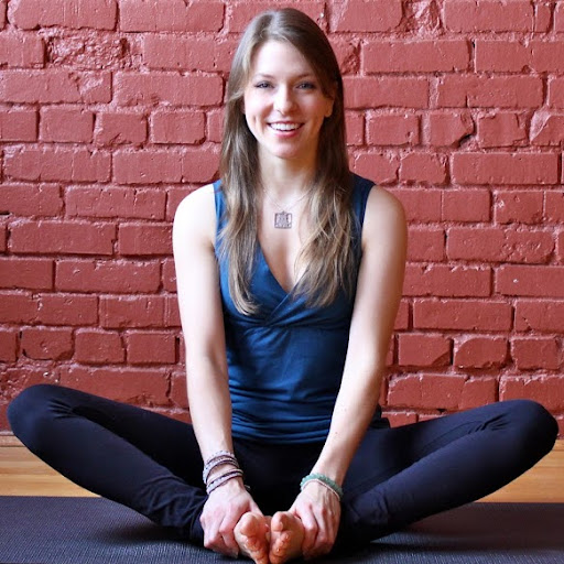 Julia Hewitt Photo 10