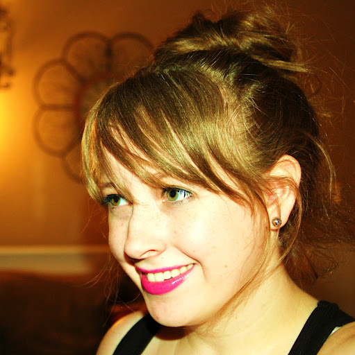 Andrea Barnes Photo 16