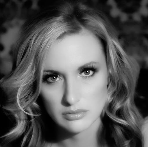 Samantha Minor Photo 6
