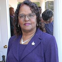 Yvette Lee Photo 6