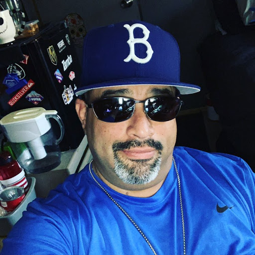Robert Reyes Photo 14