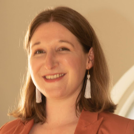Sarah Dunn Photo 42