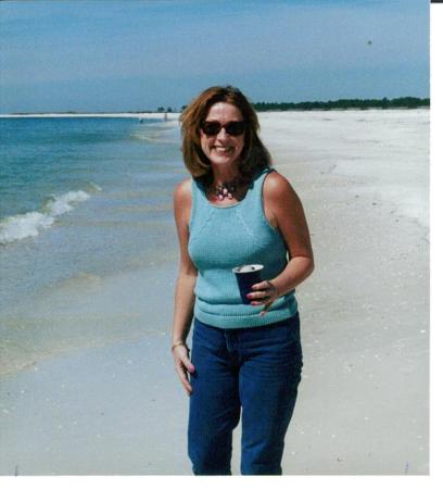 Debbie Hunt Photo 27