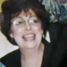 Julie Roberts Photo 40