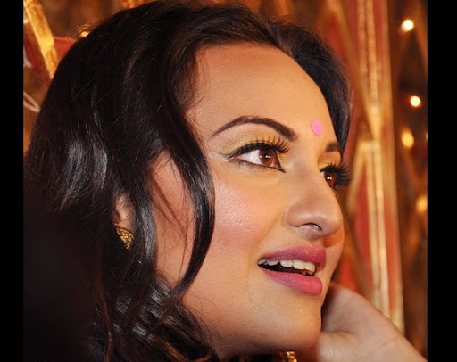 Sona Sinha Photo 4