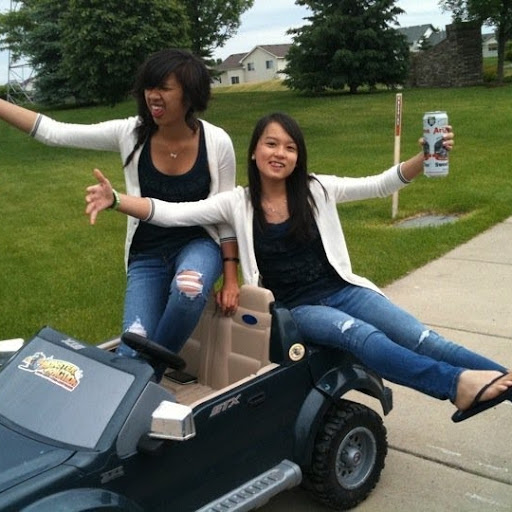 Elizabeth Trinh Photo 4