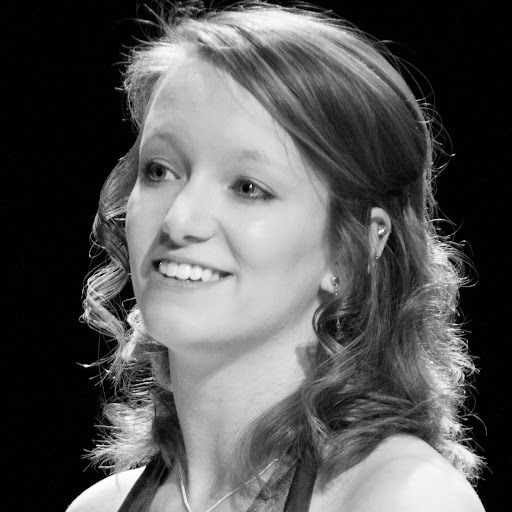 Amy Walsh Photo 7