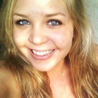 Amanda Phillips Photo 42
