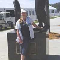 Jennifer Adams Photo 28