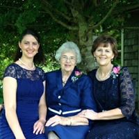 Elizabeth Walker Photo 39