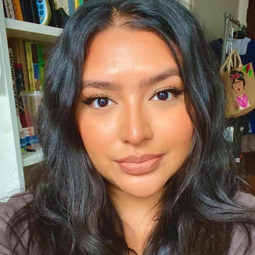 Alexandra Arias Photo 7