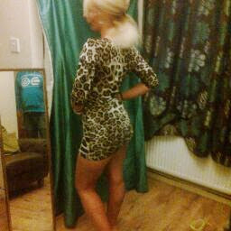 Sian Lewis Photo 23