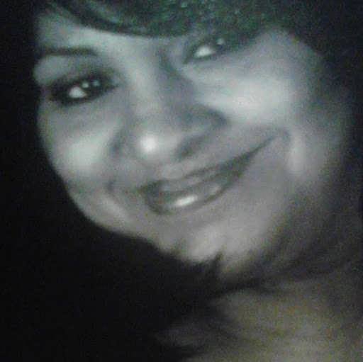 Elizabeth Reyes Photo 9