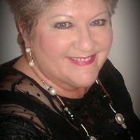 Elizabeth Landry Photo 16