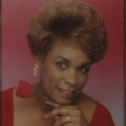Jennifer Mccoy Photo 21