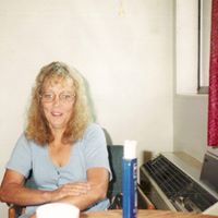 Beverly Stacy Photo 4