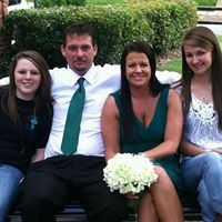 Kelly Reynolds Photo 19