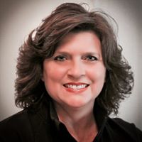Stephanie Roberson Photo 11