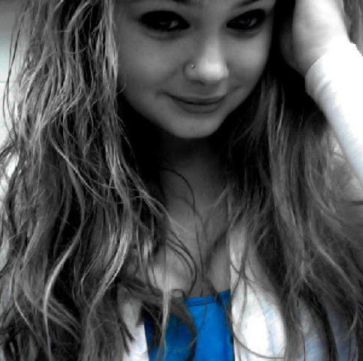 Alyssa White Photo 30