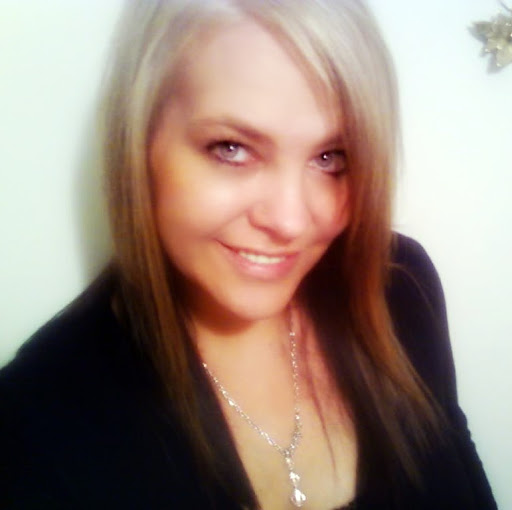 Kelly Britt Photo 23