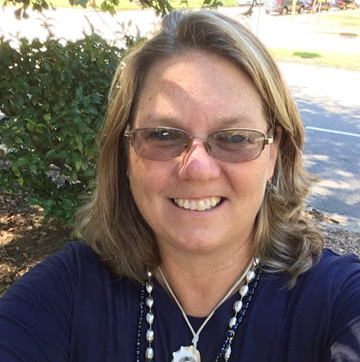Elizabeth Hendricks Photo 4