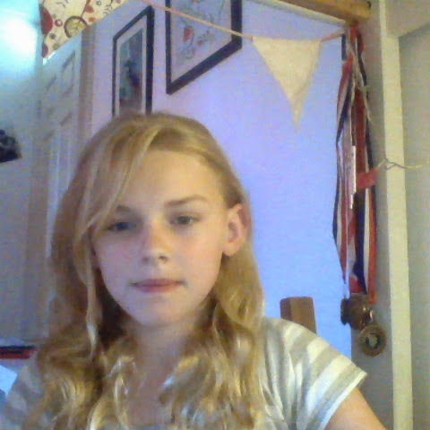 Amy Strong Photo 6