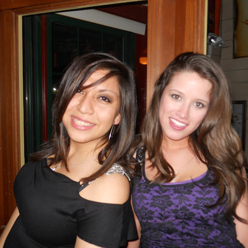 Elizabeth Reyes Photo 6