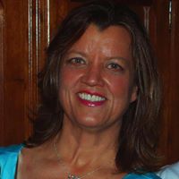 Julie Stewart Photo 16