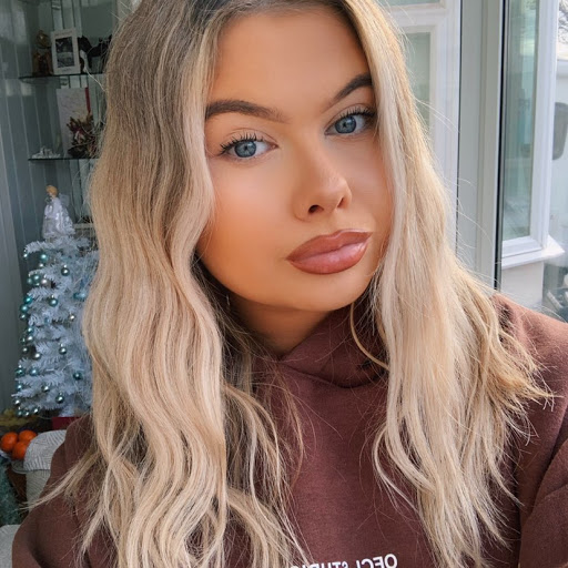 Ellie Young Photo 33