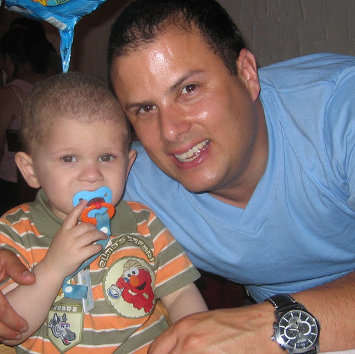 Luis Velez Photo 25