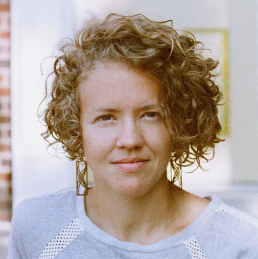 Stephanie Holtz Photo 7
