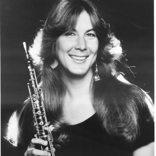 Shelley Phillips Photo 29