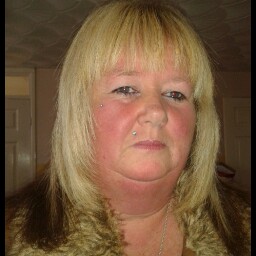 Julie Holloway Photo 22